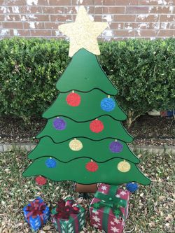 Wooden Christmas tree yard art