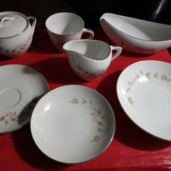 🤯STYLE HOUSE FINE CHINA DINNING SET/ VINTAGE TUDOR ROSE.🤯