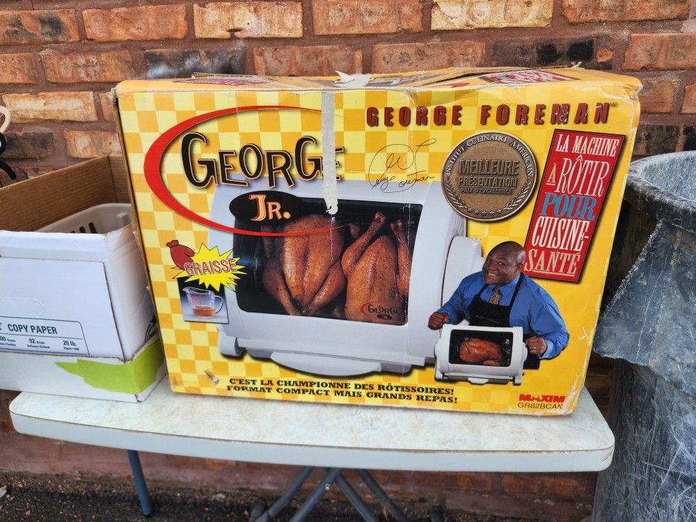 NEVER USED IN THE BOX GEORGE JR LEAN MEAN FAT ROASTING MACHINE