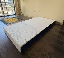 Foldable Mattress, (great condition - barely used)  (Twin Size, 75" x 38" x 6")