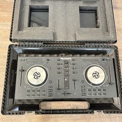 Numark Mixtrack Pro DJ Controller 