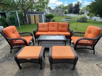 SIX  PIECES WICKER PATIO SET