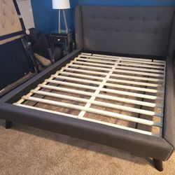 Luxurious Queen Platform Bed 