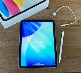 LIKE NEW iPad & Stylus Pen (10th Generation 64GB)