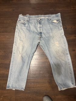 501 Levi's Light Wash Distressed Denim Jeans