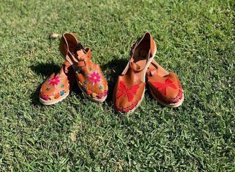 Huaraches butterfly and flowers