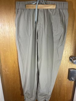 Beige Women’s Hiking / Joggers / Stretch pant avalanche like new!