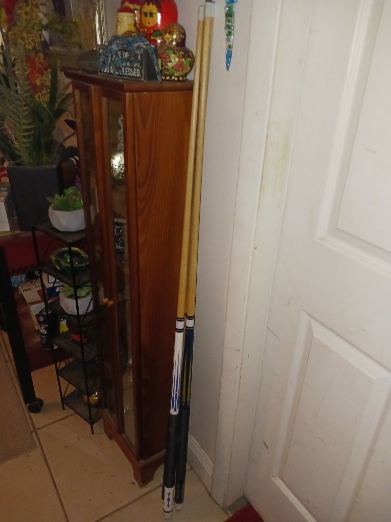 3 Like New 57inht Wood Pool Sticks 20 All Firm
