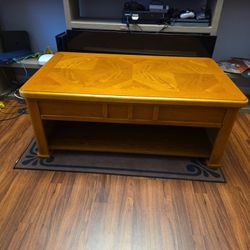 Lifting Cocktail Table