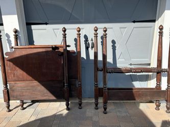 FREE 2 Vintage Twin Beds