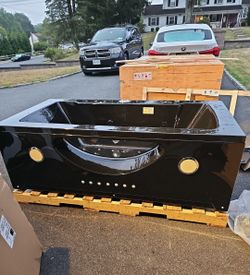 Black Jacuzzi Bathtub