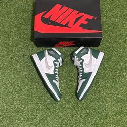 Jordan 1s Retro OG High Gorge Green Size 10'Men $100.00