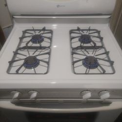 Gas Stove, Works Great. All White+Clean.. Can Deliver Install,Haul .Hablo Español 