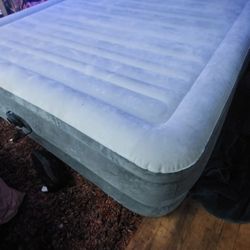 Intex Queen Size Air Mattress W/Built-in Air Pump 