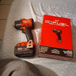 Milwaukee Fuel Mid Torque With Batery Xc5.0 No Charger