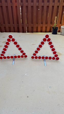 (2) reflective triangles road side