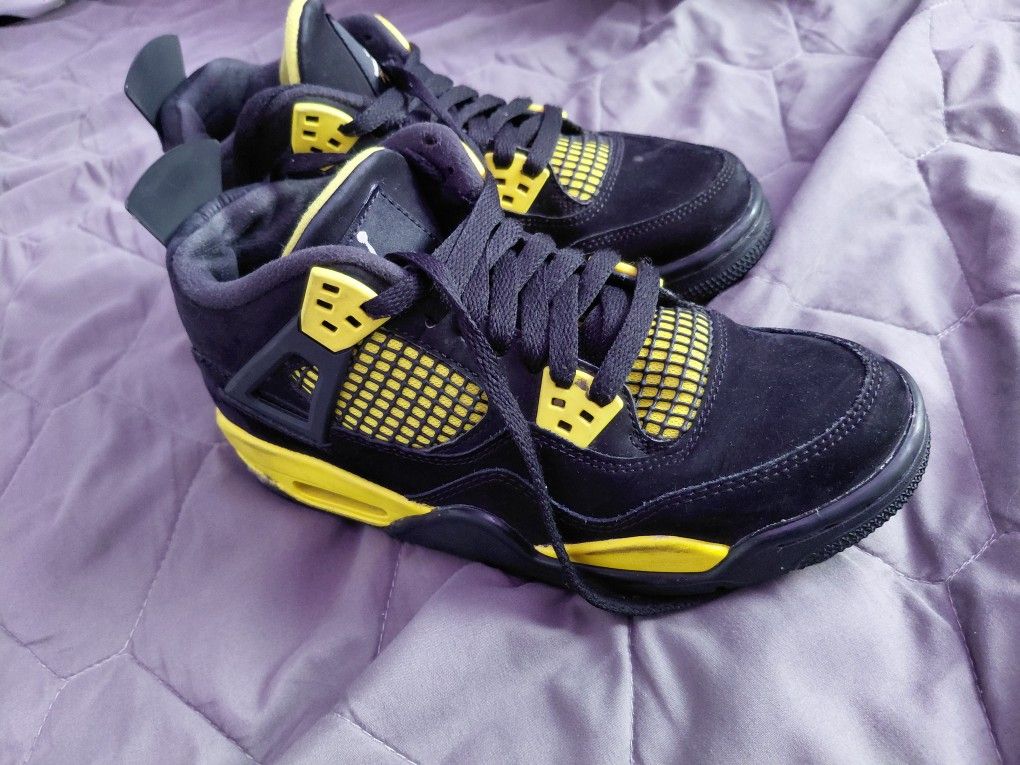 Air Jordan 4 Retro Thunder