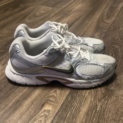 Nike Men's V5 Runner Shoes Size 10 