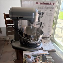 KitchenAid 5.5 Quart Bowl-Lift Stand Mixer - Contour Silver