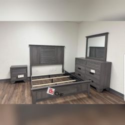 4 Pc Queen or King bedroom set 