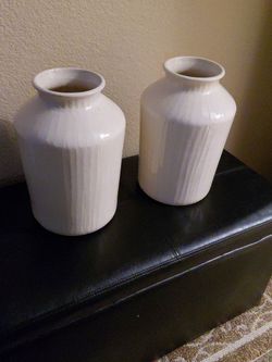 Set of 2 White Ceramic Vases