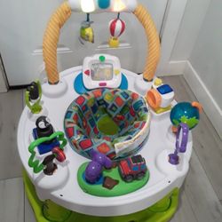 Baby exersaucer 