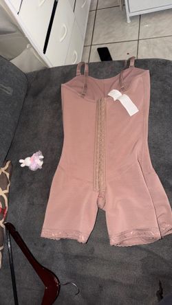 Tengo esta faja colombiana color bech talla copero ajusta  a un  L