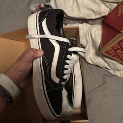 8.5 Women , 7 Men Vans Old Skool