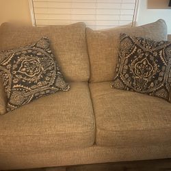 Love Seat With End Table And Lamp  (also Willing To Sell The Loveseat For 500$)