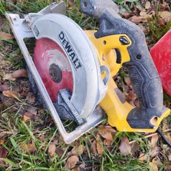 DeWALT 20V Cordless Circular Saw – Works Great (Tool Only)