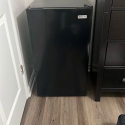 Igloo 3.2 Cu.Ft. Single Door Compact Refrigerator with Freezer