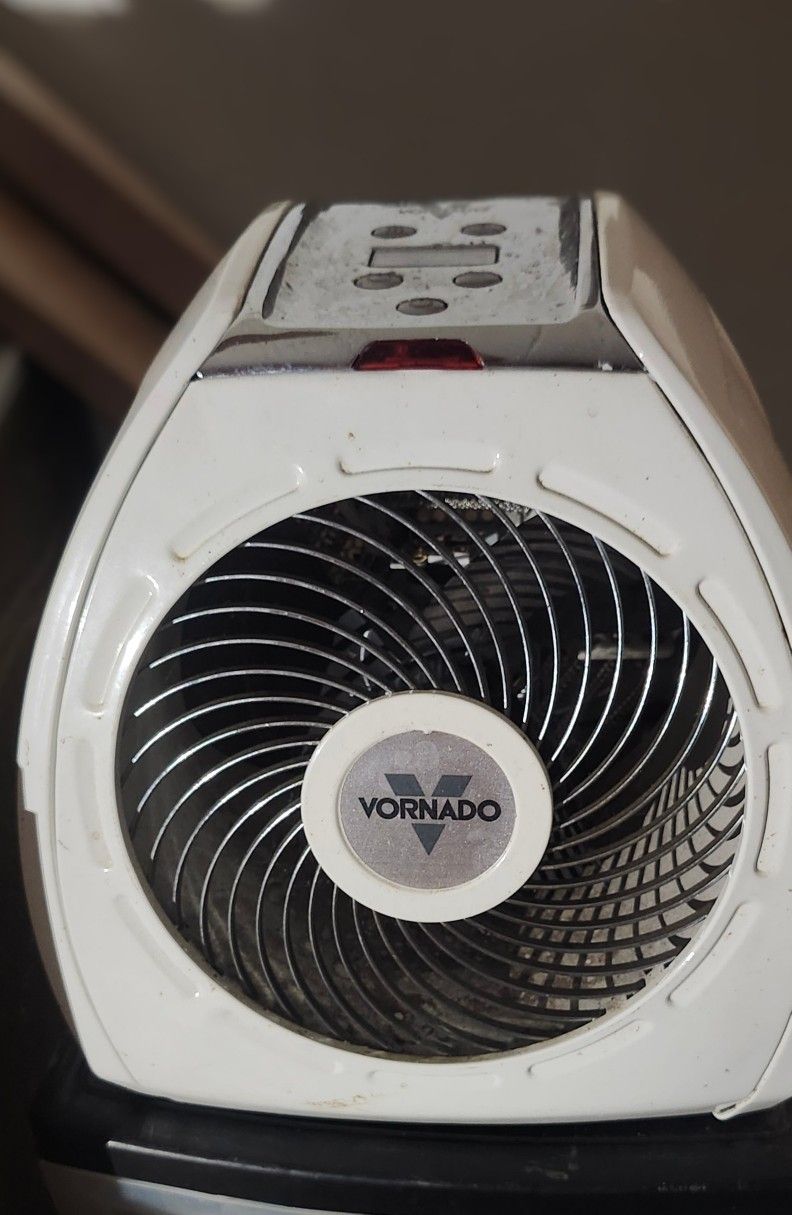 Vornado AVH10 Whole Room Heater with Auto Climate