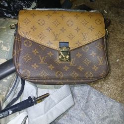 Louis Vuitton 