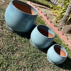 Ceramic Ball Planters With Saucer Attached($70 set of 3)
