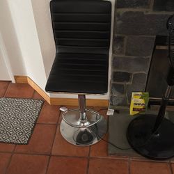 Set Of Four Bar Stool Chairs NEW 