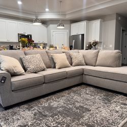 Brand new 2 peace sectional Couch/Sofa