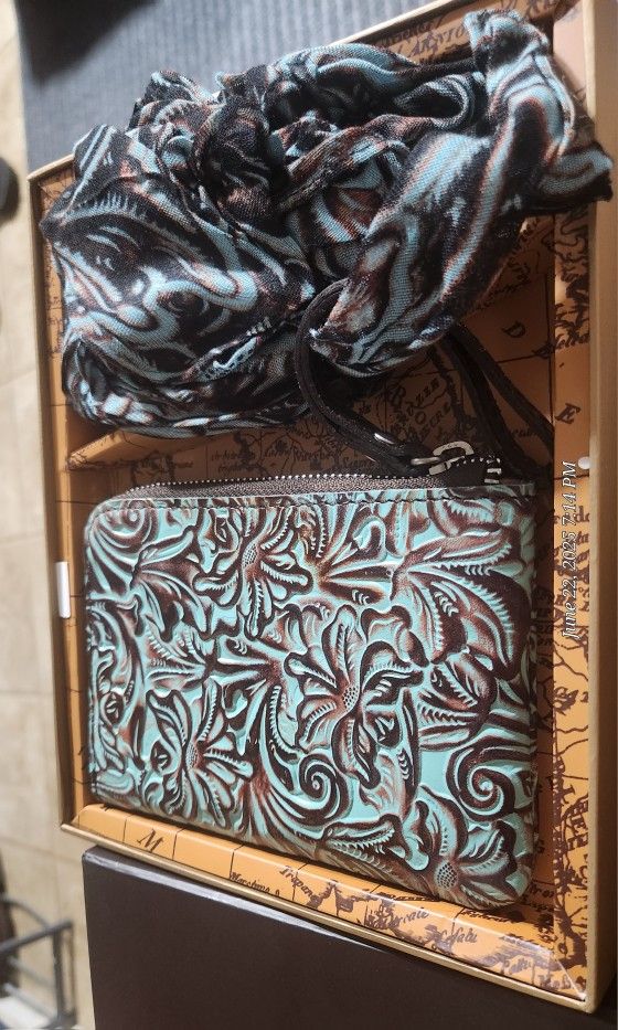 Patricia Nash Wallet And Scraf