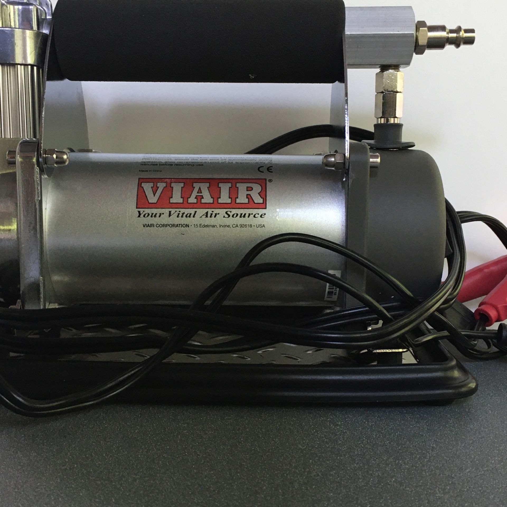 Viair 400P - 40047 RV Automatic Portable Compressor Kit, Tire Pump, Truck/SUV Tire Inflator, Silver, For up To 35 Inch Tires