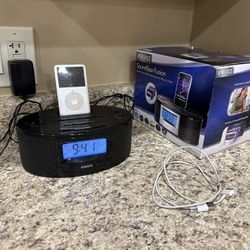iPod 80 GB with Charger And Excellent Condition Speaker By Home docs With Alarm Clock And Relaxing Sounds