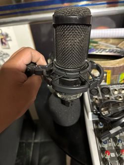 Mic and mixer for podcast