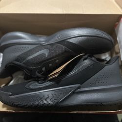 Men’s Nike Basketball Shoes 10..5 