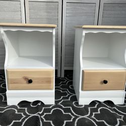 2 Matching Side Tables / Nightstands