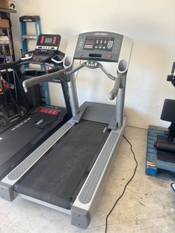 Life Fitness Treadmill