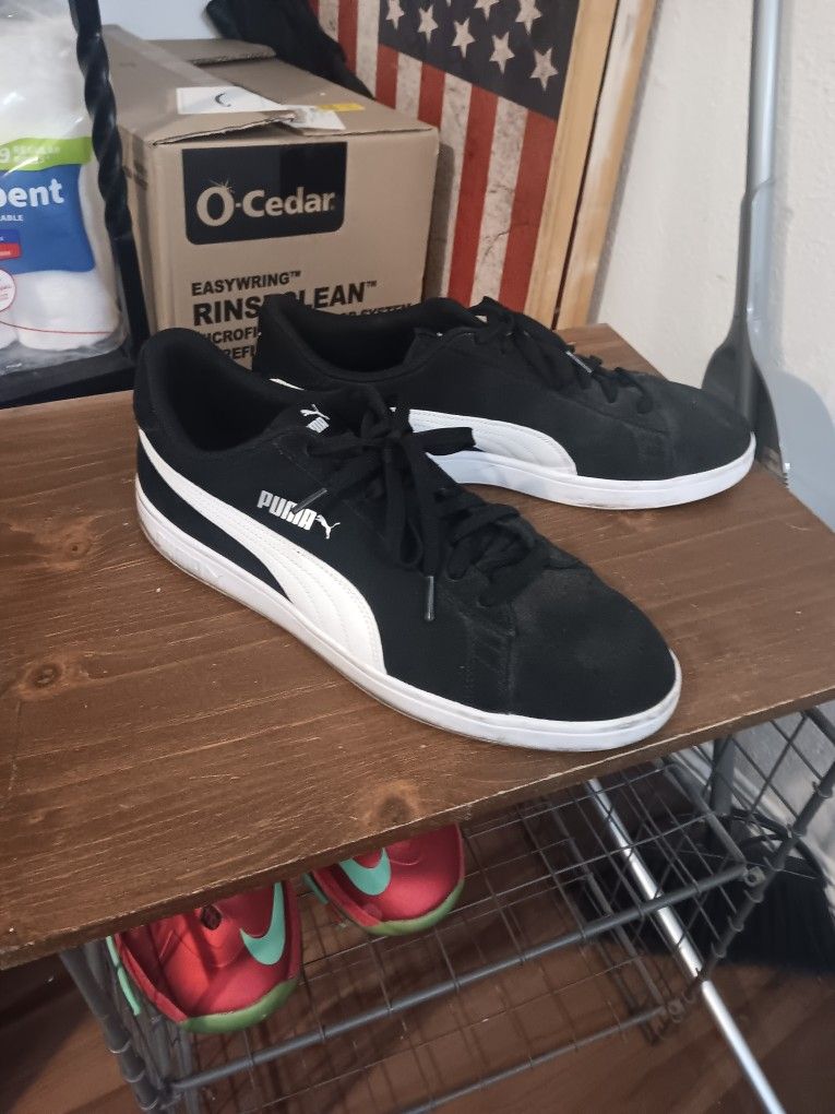 PUMA BLACK AND WHITE SUEDE SIZE 12