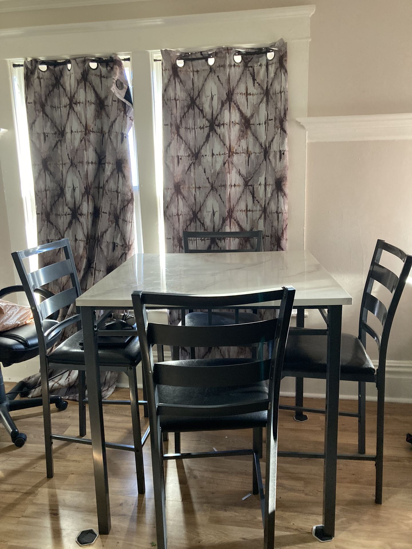Faux Marble Top Dining Tabke