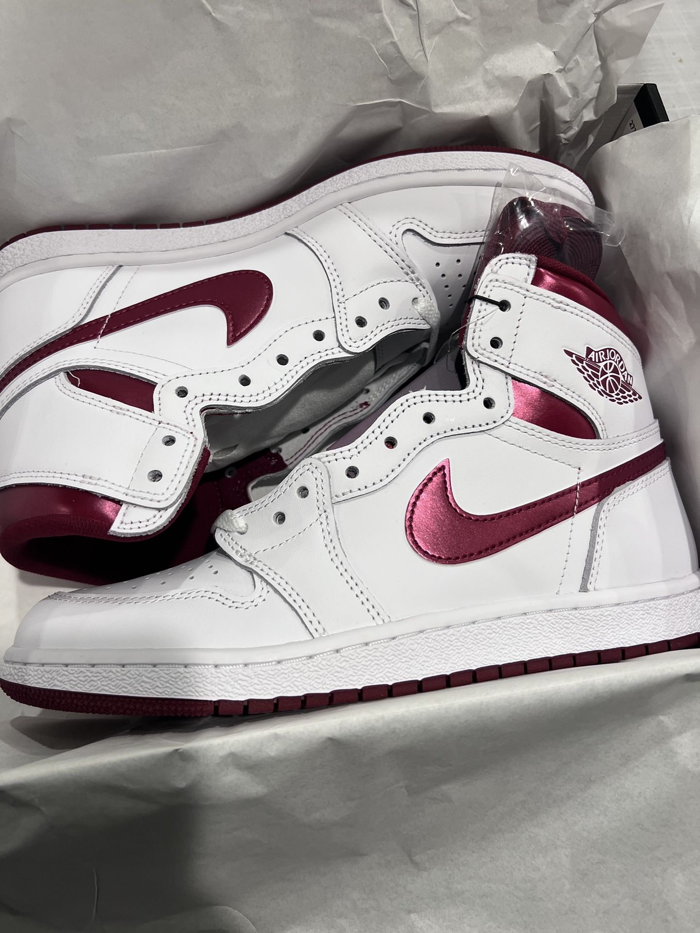 air Jordan 1 retro high 85 og metallic burgundy Size 9