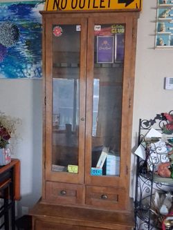 Shelf case pool holder