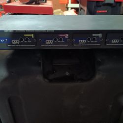 VocoPro UHF 5800 Plus 4 Mic Wireless System