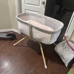 Primo Little Cloud Gliding Bassinet: Portable Folding Baby Bed