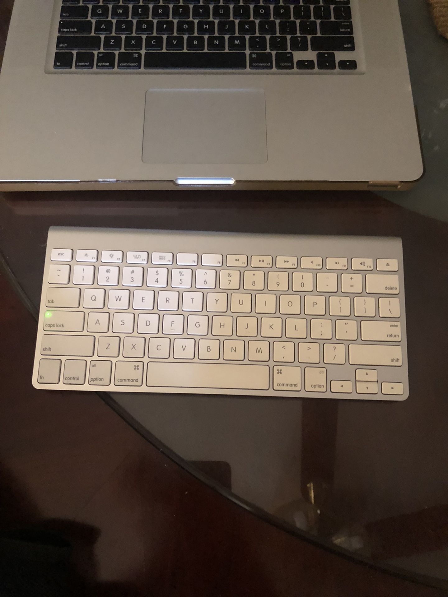 Apple Mac bluetooth keyboard Clean